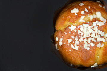 Muffin with white chocolate