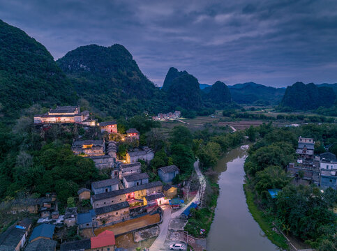 Small Potala Palace and Huanghuaxi, an ancient village with karst landforms in Xifenglin - Peng Jia shrine
