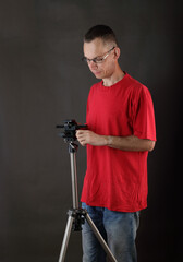 the young man takes off the slider from the tripod