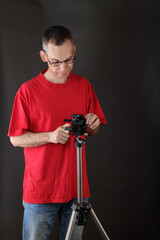 the young man takes off the slider from the tripod