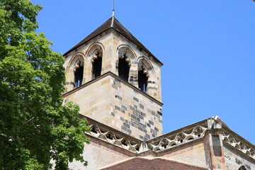 Fototapeta na wymiar L'église Notre Dame, vue de l'extérieur, ville de Montluçon, département de l'Allier, France
