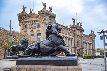 Löwen Skulpturen an der Kolumbussäule in Barcelona