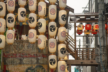 京都の夏の祇園祭の提灯