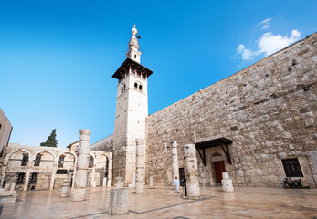 Obraz premium Damascus, Syria - May, 2022: Exterior of the Umayyad Mosque and Mausoleum of Saladin in Damascus