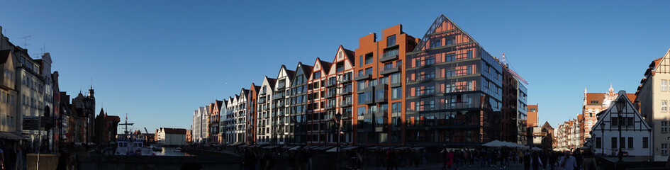 Obraz premium Panorama embankment Stare Misto town tourism leisure walks people European landscape Gdansk Poland