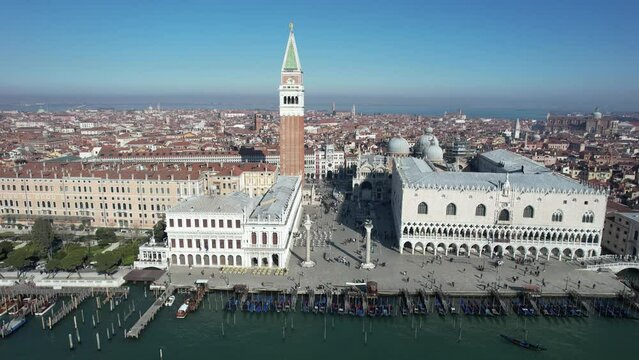 Aerial view of St Mark's square, Doge's Palace and St Mark's Basilica, Venice, Veneto, Italy, Europe.