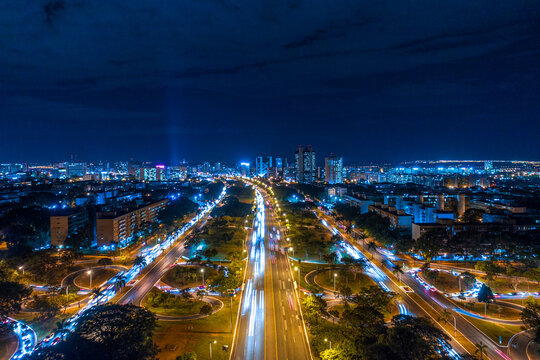 Bras&iacute;lia vista de cima luzes ruas
