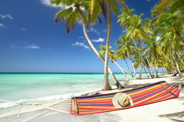 Strand in der Karibik mit Hängematte