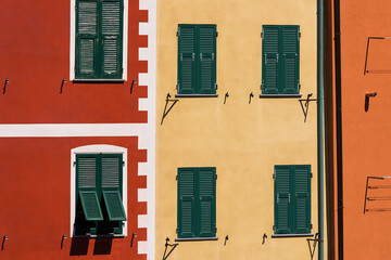 Fototapeta na wymiar Colored houses in the village of Riomaggiore, Italy