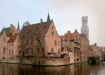 Fototapeta na wymiar lovely view on the old houses and the water in Bruges, Belgium