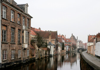 Obraz premium the famous old houses near the water in Bruges, Belgium