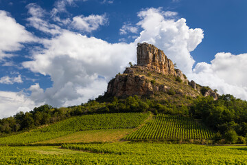 Rock of Solutre with vineyards, Burgundy, Solutre-Pouilly, France - obrazy, fototapety, plakaty