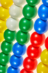 Ein Abakus dient als einfaches mechanisches Rechenhilfsmittel oder ist einfach nur ein Spielzeug.