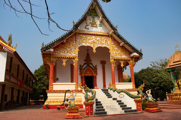 Fototapeta premium A beautiful panoramic view of Vang Vieng city in Laos.