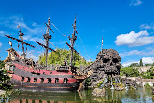 Wooden pirate ship of Disneyland Paris