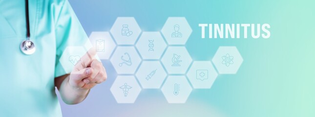 Tinnitus. Männlicher Arzt zeigt mit Finger auf digitales Hologramm aus Icons. Text mit medizinischen Begriff. Konzept für Digitalisierung in der Medizin