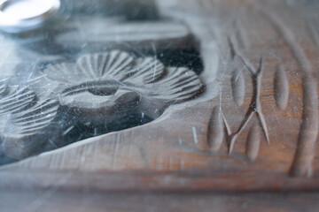 欄間をアレンジした木のテーブル