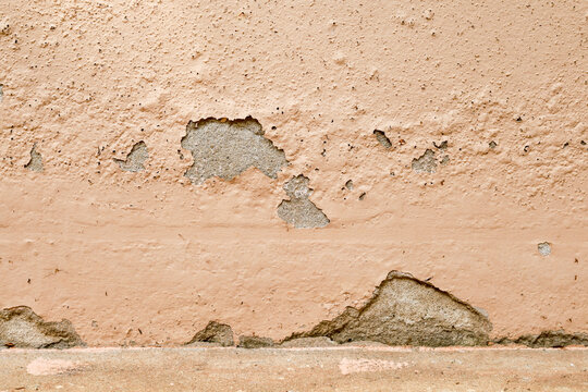 Wall paint that peels off and wears off.