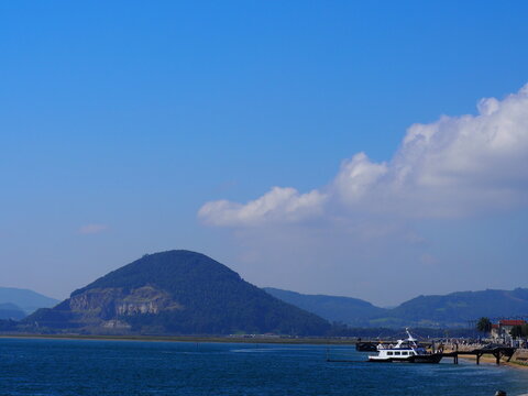 Santo&ntilde;a, municipio c&aacute;ntabro a pies del monte Buciero. Espa&ntilde;a.