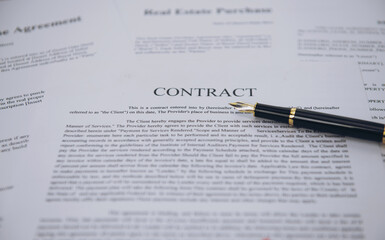 Obraz premium Lease / Rental agreement document with keys and pen. Highlighted text