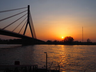 Fototapeta na wymiar Sonnenuntergang in Wesel am Rhein
