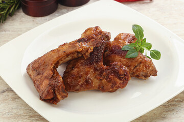 Roasted chicken wings with spicy sauce