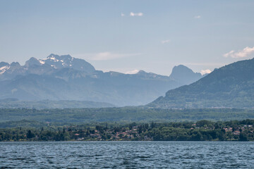Fototapeta na wymiar le lac Léman et les Alpes