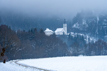 Kirche im Winter