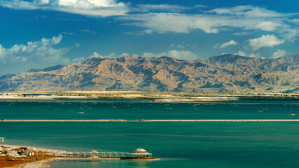 Obraz premium Dead Sea against the background of high mountains