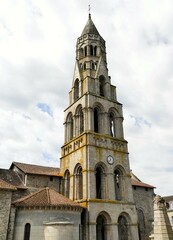 Fototapeta na wymiar Le clocher de la Collégiale Saint-Léonard à Saint-Léonard-de-Noblat