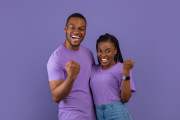 Obraz premium Portrait of excited young black couple hearing great news
