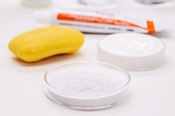 Petri dish with Benzoyl Peroxide, used in the preparation of cream, soap, lotion or gel in the...
