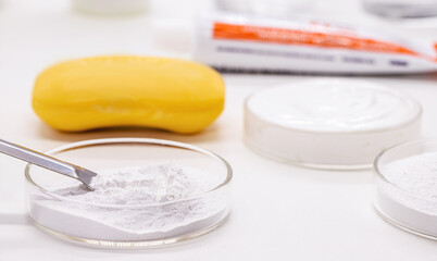 Petri dish with Benzoyl Peroxide, used in the preparation of cream, soap, lotion or gel in the...