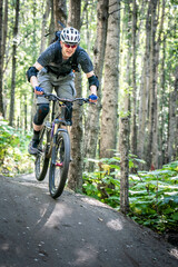 Naklejka premium Mountain Biking