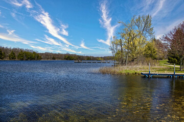 Naklejka premium Crooked Lake in Spring