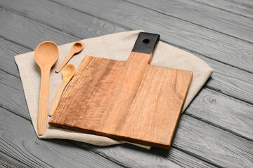 Fototapeta premium Cutting board and spoons on grey wooden background