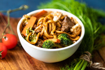 Hot and fresh meat yakisoba with fresh vegetables.