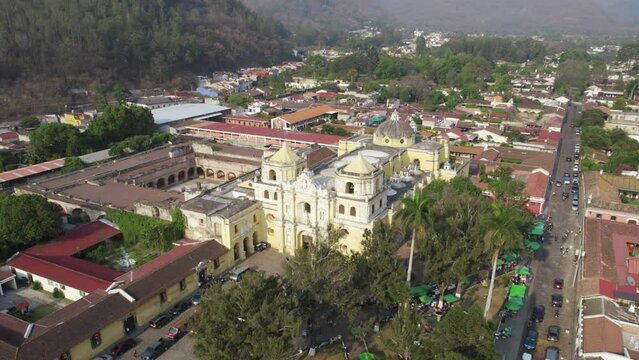 Antigua Guatemala, Guatemala, colonial, independencia, conquista, &eacute;poca, tradici&oacute;n, Semana Santa, tradiciones, t&iacute;pico, gastronom&iacute;a, ruinas, turismo, volc&aacute;n de fuego. 