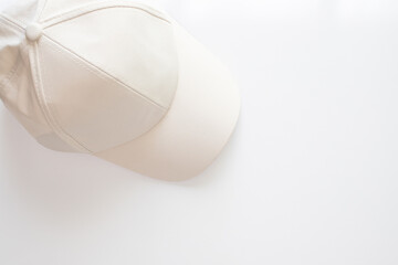 背景素材　夏の強い陽射しと帽子