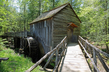 Fototapeta na wymiar The bridge to the mill - Great Smoky Mountains National Park, Tennessee