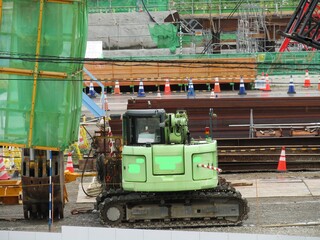 造成中の重機車両