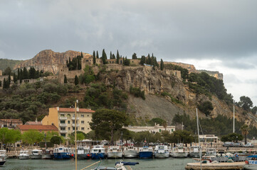 Naklejka premium Rainy day in South of France, view on old fisherman's port with boats and colorful buildings in Cassis, Provence, France