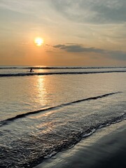 Fototapeta na wymiar sunset on the ocean beach