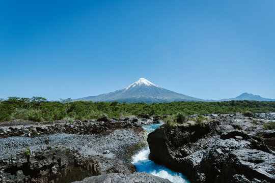 Volc&aacute;n Osorno y Saltos del Petrohu&eacute; en una tarde de febrero