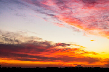 ダイナミックな赤の夕景