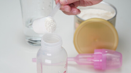 Preparing baby formula with water and powered milk