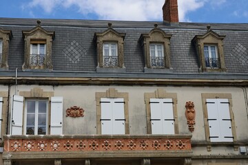 Fototapeta na wymiar Bâtiment typique de Bourgogne, vue de l'extérieur, ville de Chateau-Chinon, départemment de la Nièvre, France