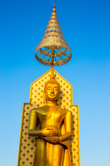 The background of religious attractions in Phitsanulok Province (Wat Chan Tawan Tok) has a distinctive golden yellow sculpture, close to the Nan River, tourists always come to make merit in Thailand