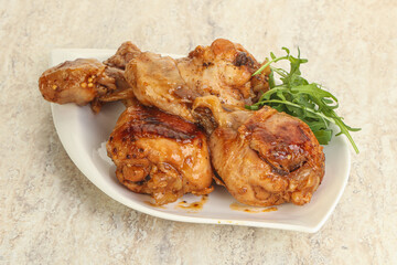 Roasted chicken leg with rucola