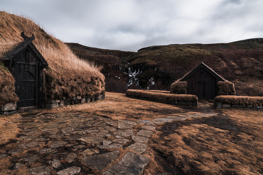 Raue Landschaften auf Island,  Grassodenhaus, Gras, Historisch, Torfh&auml;user